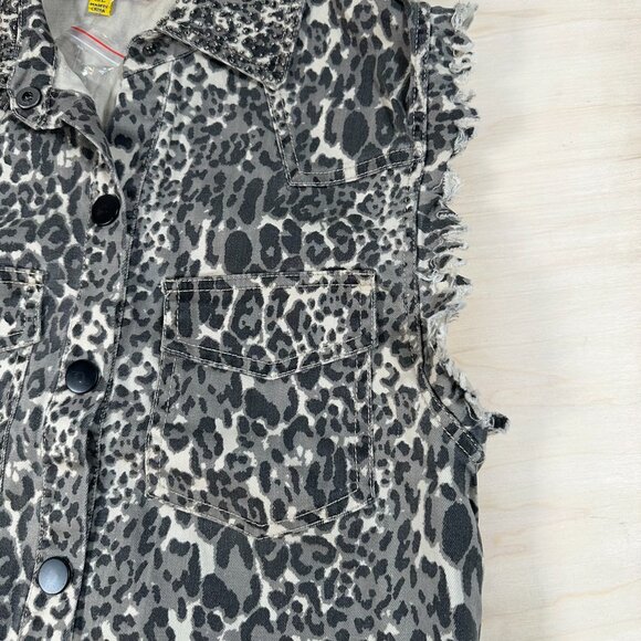 NWOT‎ - English Rose Denim Vest Women's M/L Gray Camo Leopard Beaded Fringe - Picture 4 of 9